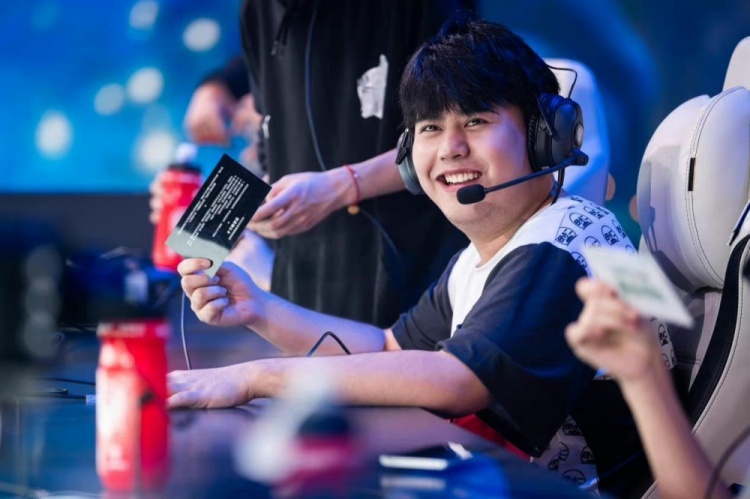 围空前团结 围空前团结