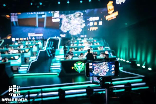 的球员则在 的球员则在