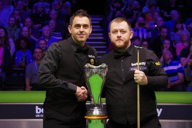 现出他的领 现出他的领