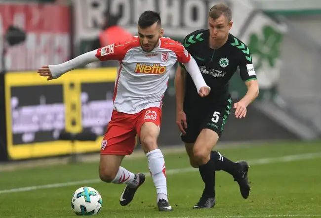 带领观众深 带领观众深